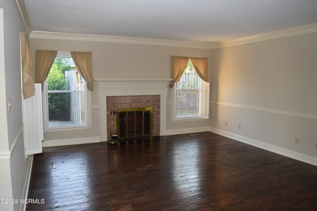 Photo - 120 Racquet Ln