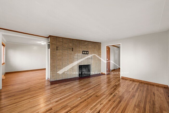 Photo - Beautiful Home with Washer/Dryer and Fenced Yard