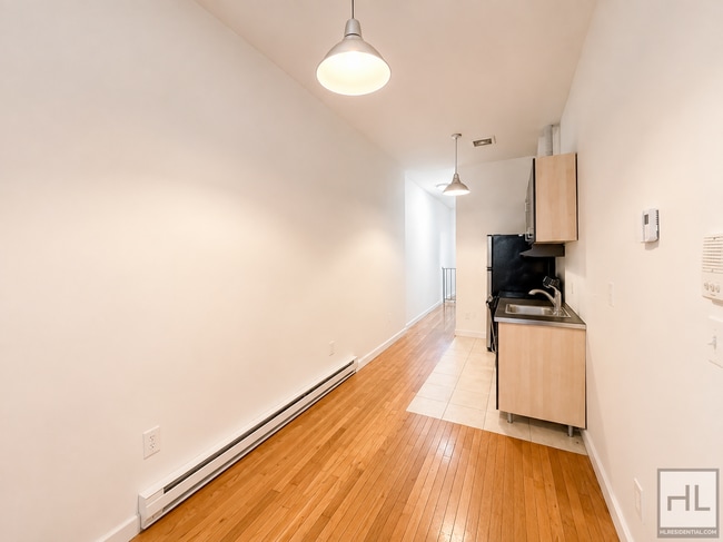 GREENE AVENUE / 2-Bed / Duplex / Backyard