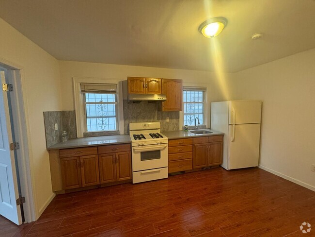 Building Photo - 55-15 96th St Unit 1 Rental