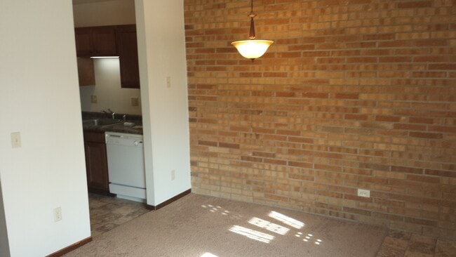 Building Photo - 302 Dowe St Unit #2 Rental