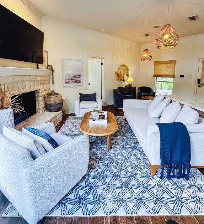 Photo - *** Lake Austin House * Waterfront * Lush 2 Acre Yard w/ Boat Dock * Pet Friendly * Fully Furnish...