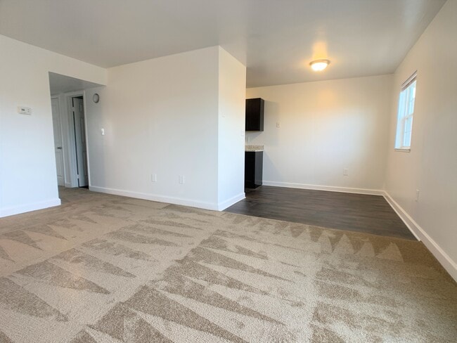 2 BR, 1 BTH - 731 SF