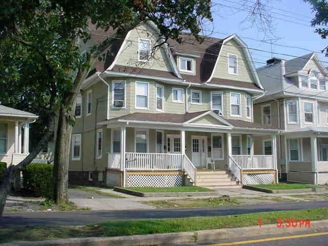 Building Photo - Noble Ave. 1024-1026 Unit 1026 1st left