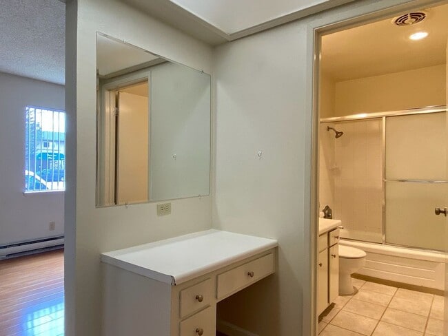 Photo - 4033 Hamilton Ave Unit 4033 Hamilton Ave - E3