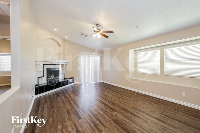 Photo - 890 Prairie Grass Dr