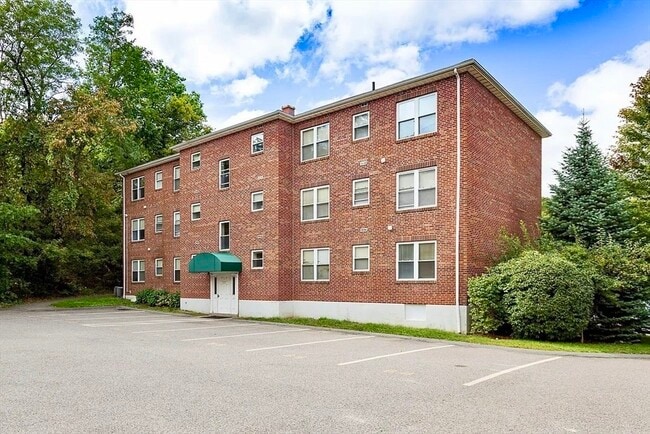 Building Photo - 172 Newton St Unit 2 Rental