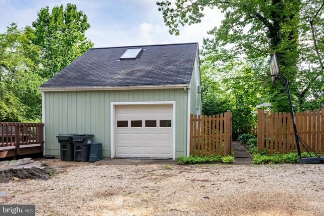 Photo - 2031 Hillside Dr
