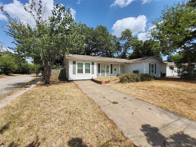 Building Photo - 558 Harrison Ln