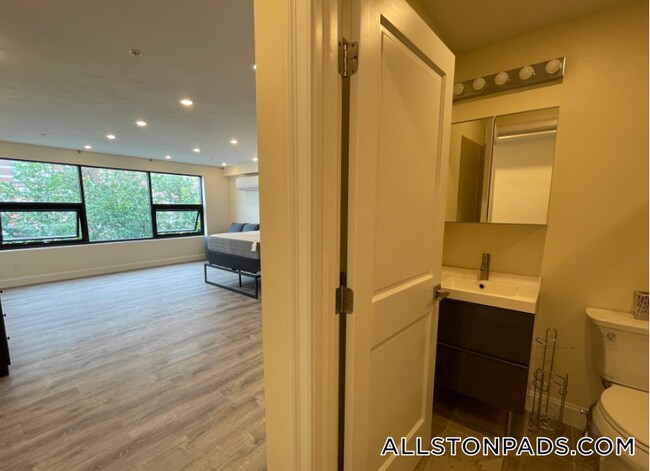 1028 Commonwealth Ave Unit 204