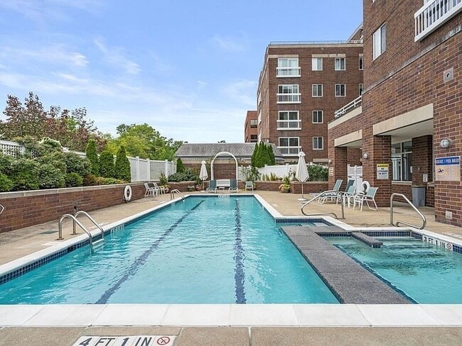 Building Photo - "Spacious 2-Bed Retreat with Granite Touches & Pool Access in Cambridge's Heart!"
