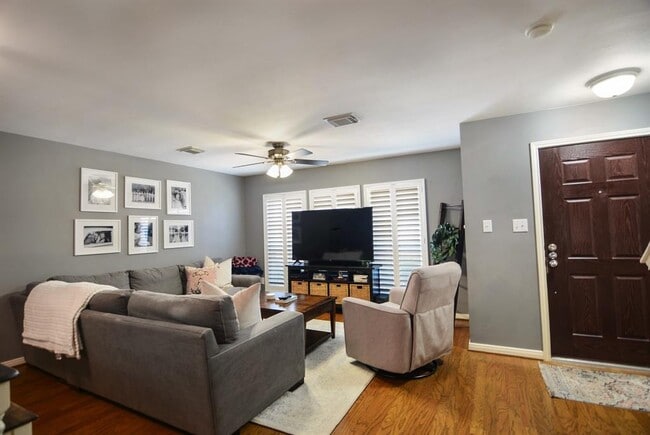 Photo - 1523 Cook St