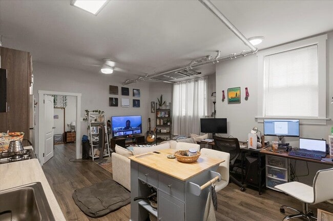 Photo - 2348 W Addison St Unit BS