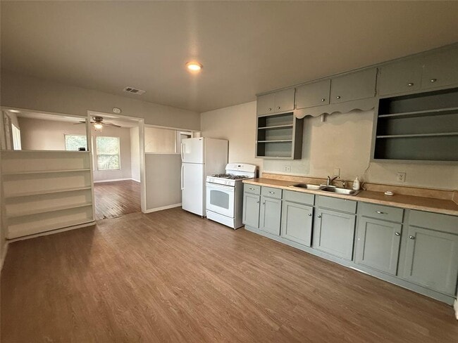 Photo - 300 Mill St