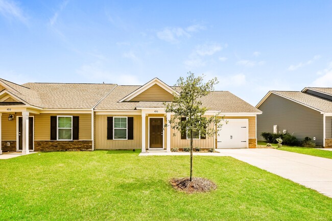 Building Photo - 490 Conifer St