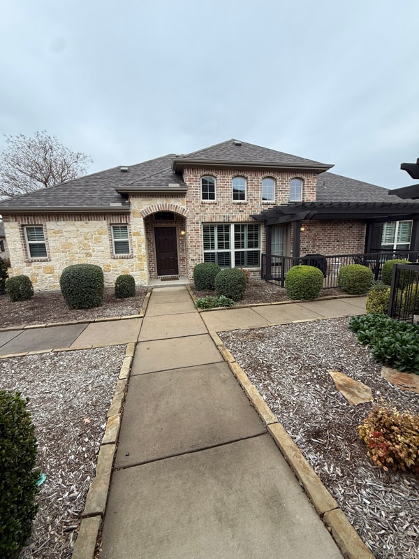 Building Photo - 5683 Hummingbird Ln