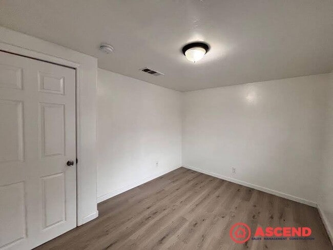 Photo - 201 E 1st St Unit 201 E 1st St #2