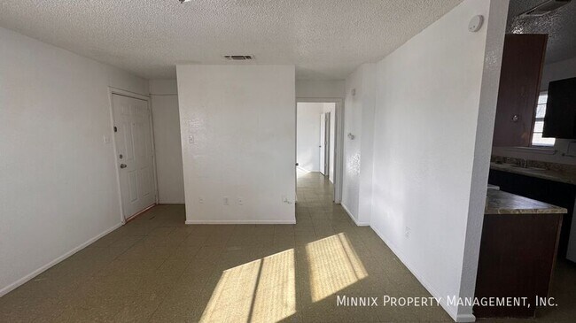 Photo - 639 S Crosby St