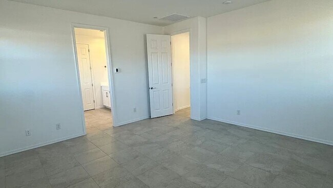 Photo - Large North Peoria Home