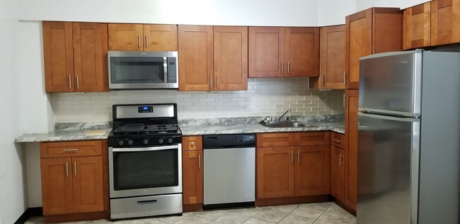 Building Photo - South Oakland 4 Bedroom House Unit BOU - 1