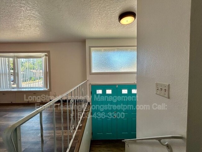 Photo - 794 SW Orchard Pl