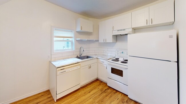 Photo - 409 Robinson St