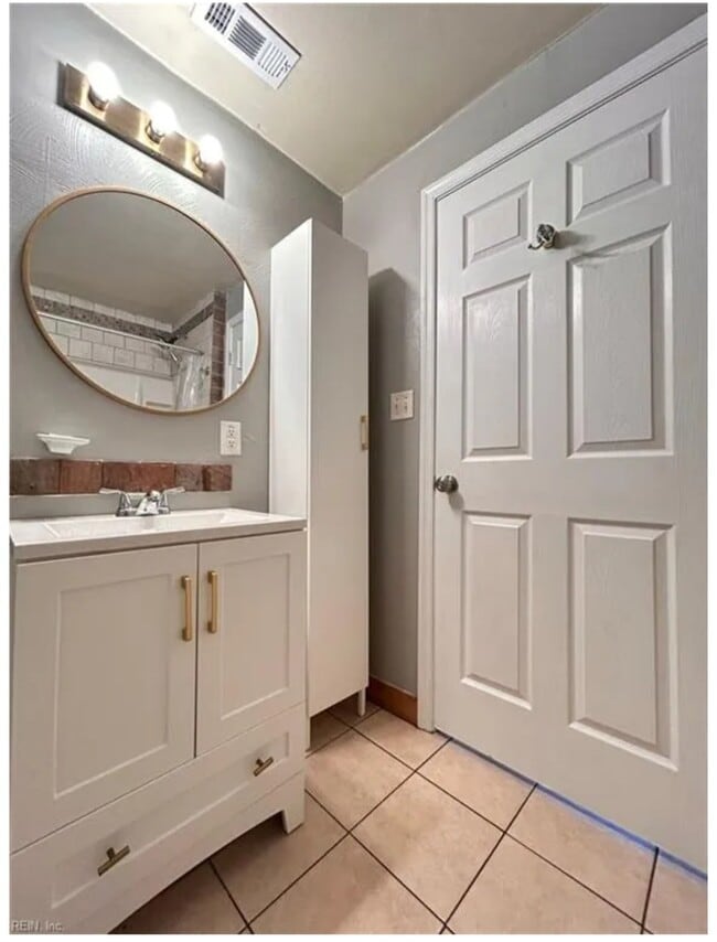 Photo - 400 Jamestown Ave