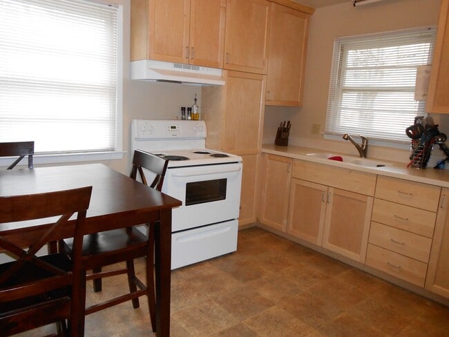 Photo - Charming Chapel Hill Cottage Near UNC with Spacious Backyard