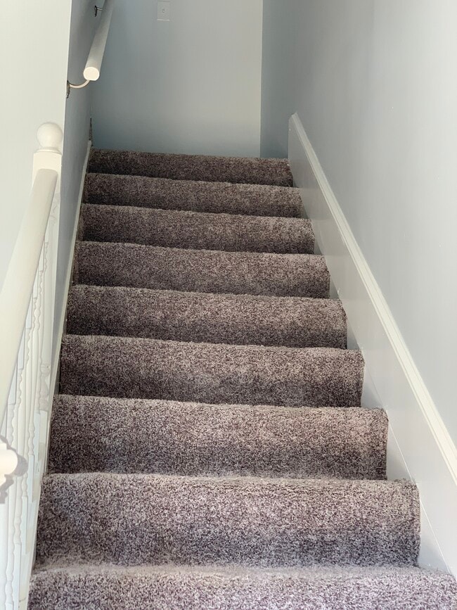 Arriba se encuentran los dormitorios. - 3604 Oakmont Ave