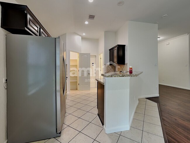 Photo - 232 Country Crossing Cir