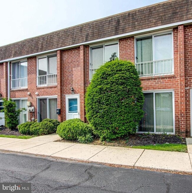 Photo - 204 Saratoga Ct Townhome