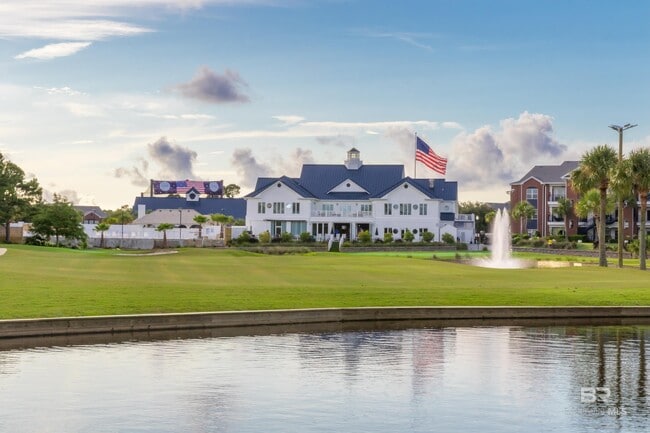 Building Photo - 20050 Oak Rd E