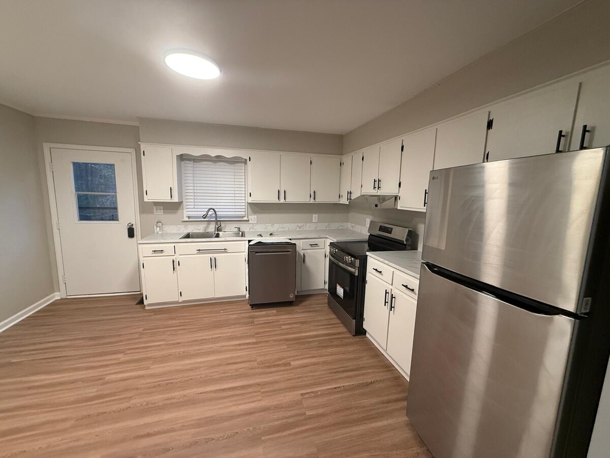 Photo - 556 Milliken Rd