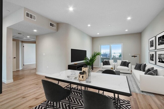 5501 Laurel Canyon Blvd