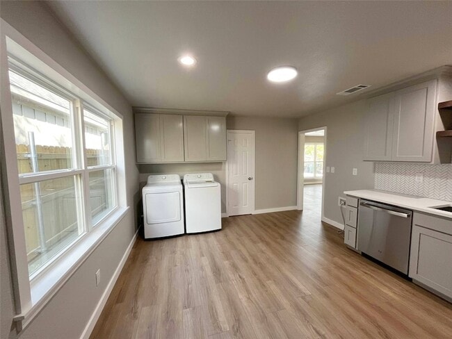 Photo - 3705 N Elm St