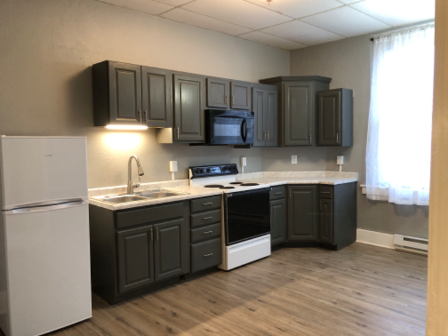 Building Photo - 80 N Main St Rental