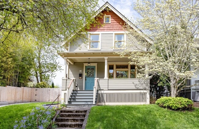 Front of the house view - 527 NE Fargo St Casa