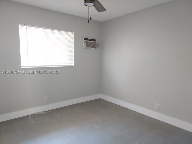 808 SW 14th St Unit 4