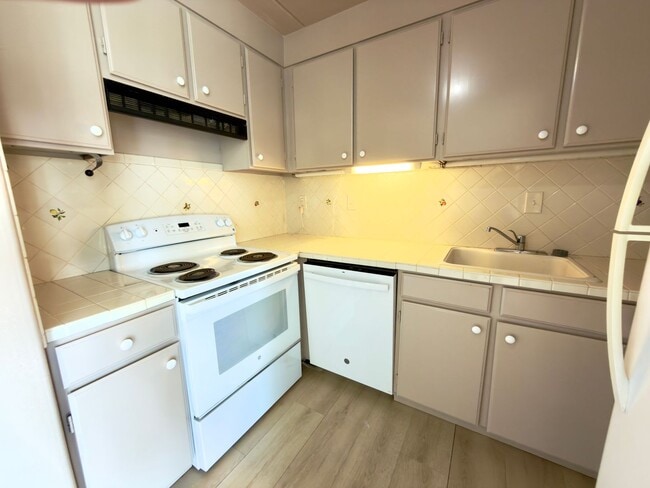 Photo - Move Right Into This Freshly Updated Waikiki Condo Just Minutes from the Beach!