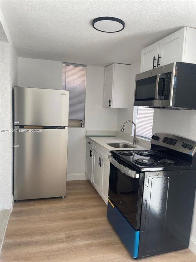 Building Photo - 219 SW 21st Ave Unit 3