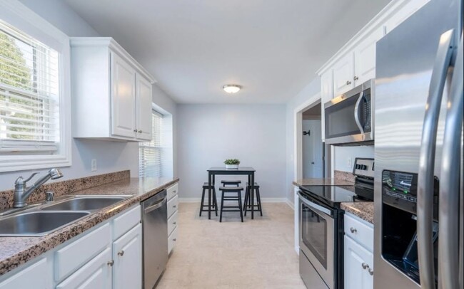 Photo - 3010 Mason Way