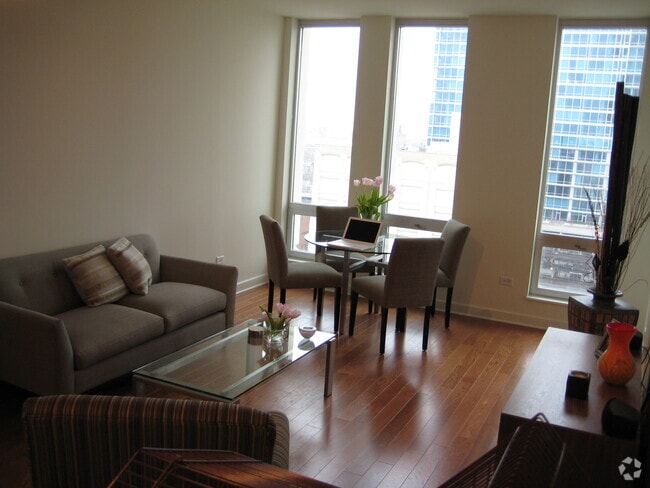Building Photo - 1400 S Michigan Ave Rental