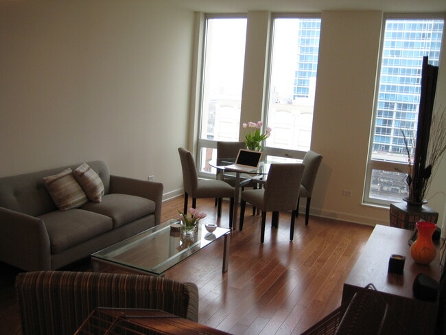 Living Room - 1400 S Michigan Ave Rental