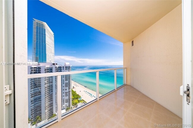 Building Photo - 16699 Collins Ave Unit 3405