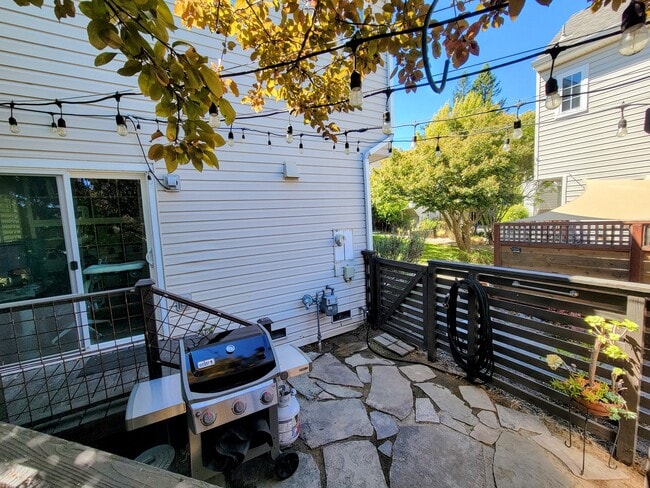 120 Golden Ridge Ave
