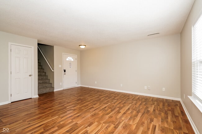 Photo - 1290 Freemont Ln