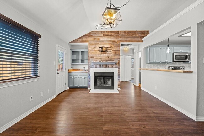820 Mica Ln