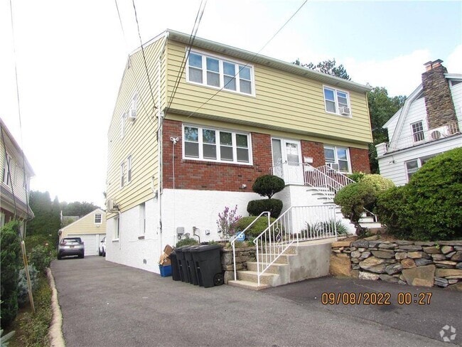 Building Photo - 279 Mile Square Rd Unit 2 Rental