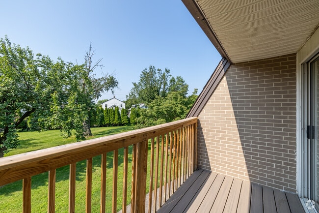 1BR, 1BA - 720SF - Balcony