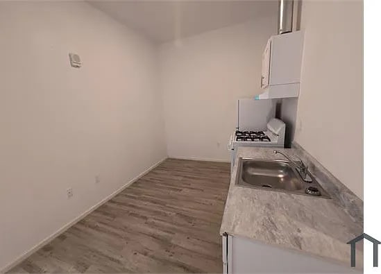 Photo - 10501 Wilmington Ave Unit 4